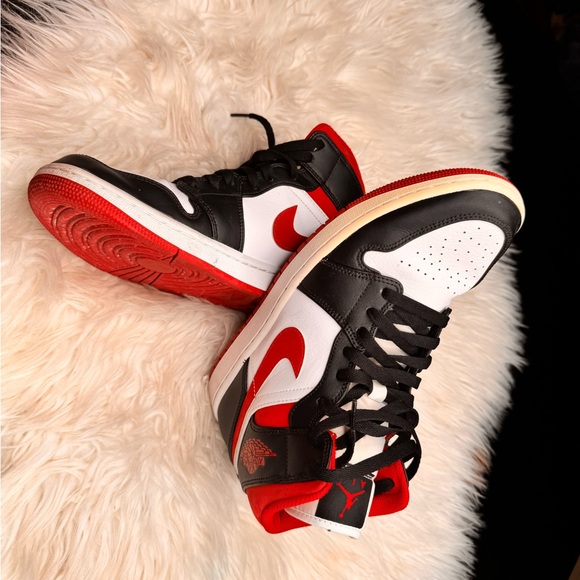 Nike Jordan 1 Mid Gym Red Black White Men's Basketball Shoes - Picture 7 of 7